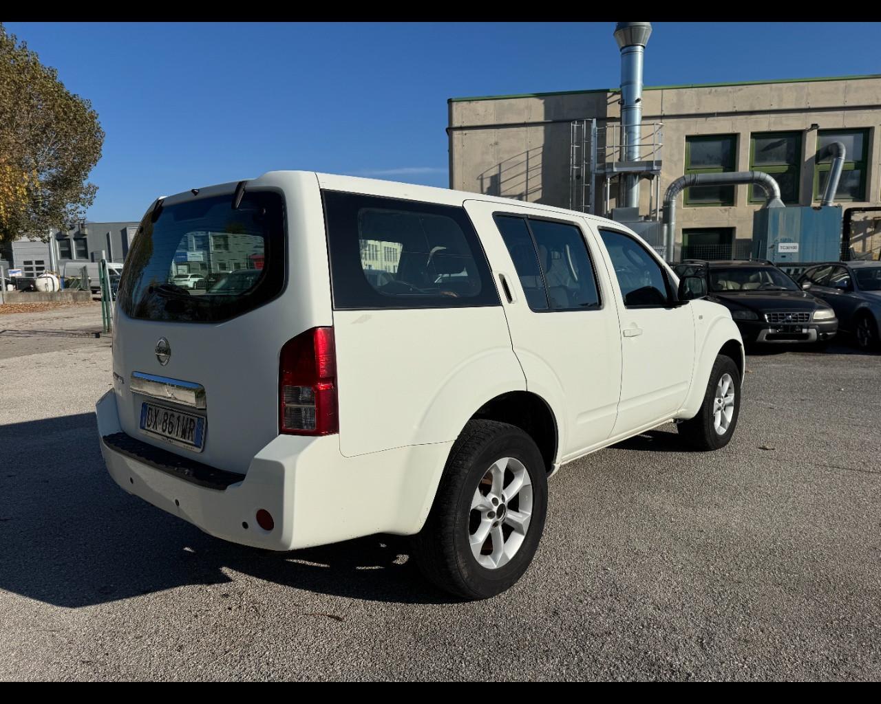 NISSAN Pathfinder 2.5 dci SE