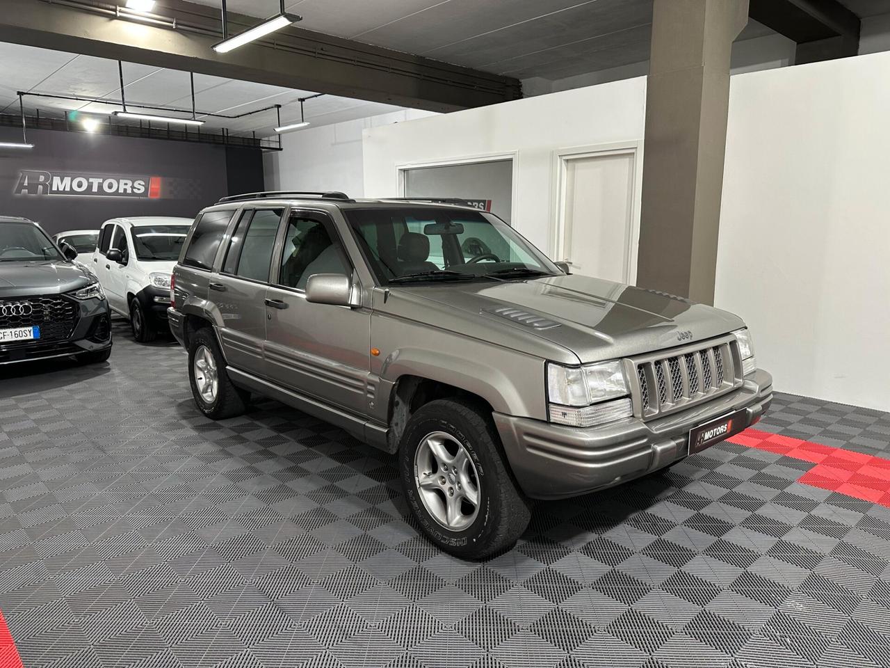 Jeep Grand Cherokee Grand Cherokee 5.9 4WD Quadra-Trac Limited LX