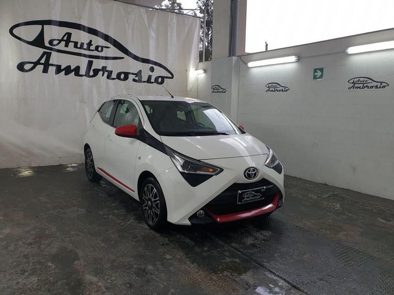 Toyota Aygo Connect 1.0 VVT-i 72 CV 5 porte x-play DA 149,00 euro AL MESE