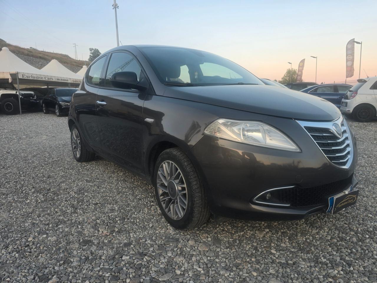 Lancia Ypsilon 1.2 69 CV 5 porte S&S Platinum
