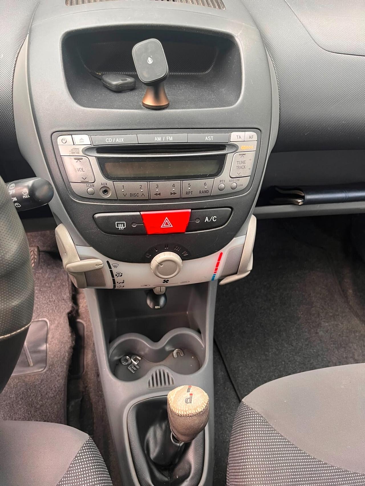 PEUGEOT 1.0 68CV 5p. Sweet Years - 2006