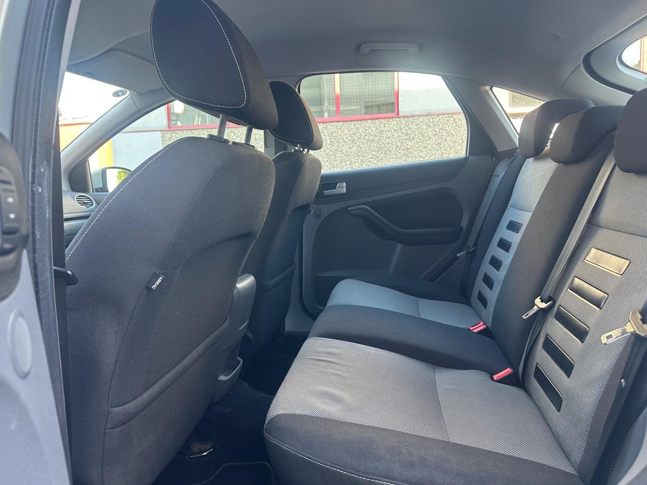 Ford Focus 1.6 (115CV) 5p. Bz.- GPL Ikon