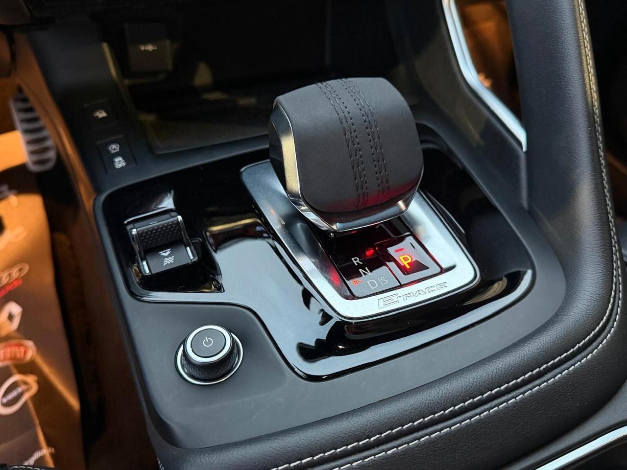 JAGUAR E-PACE 2.0D AWD R-DYNAMIC BLACK MHEV 204CV TETTO PELLE NAVI ANNO 2022