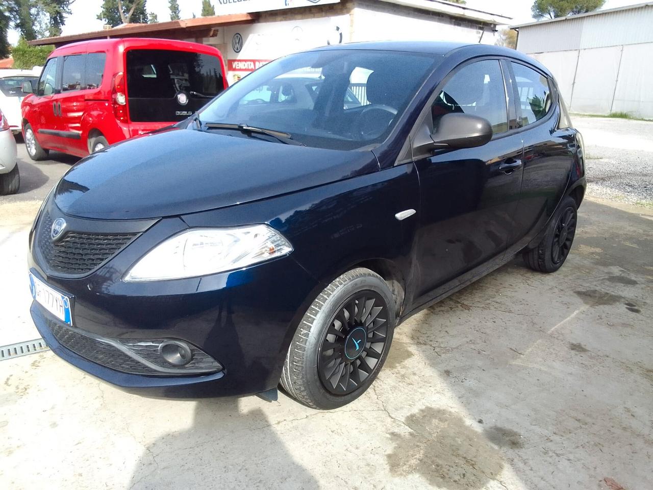 Lancia Ypsilon 1.0 FireFly 5 porte S&S Hybrid Ecochic Silver