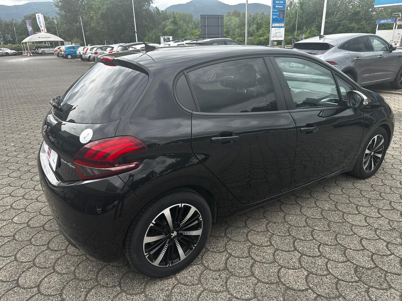 Peugeot 208 BlueHDi 100 S&S 5 porte Signature