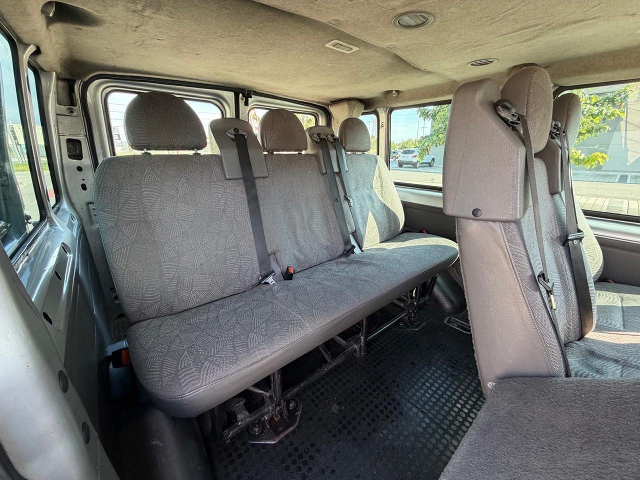 Ford Transit Bus 9 posti