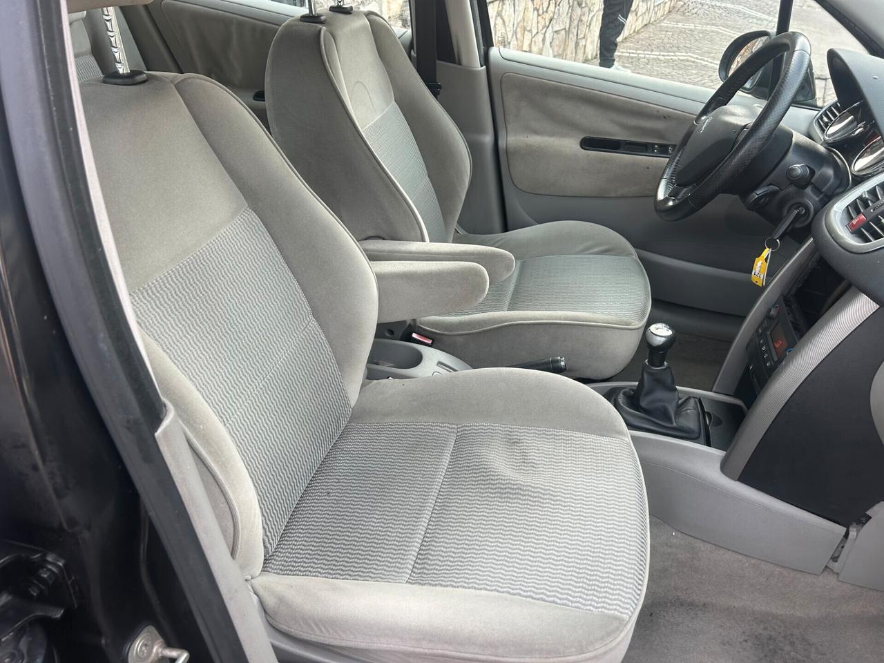 Peugeot 207 1.4 88CV 5p. ONE Line