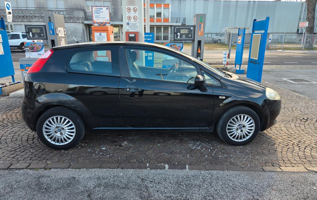 Fiat Grande Punto 1.3 MJT 75 CV 3 porte con 302.000km Neopatentati