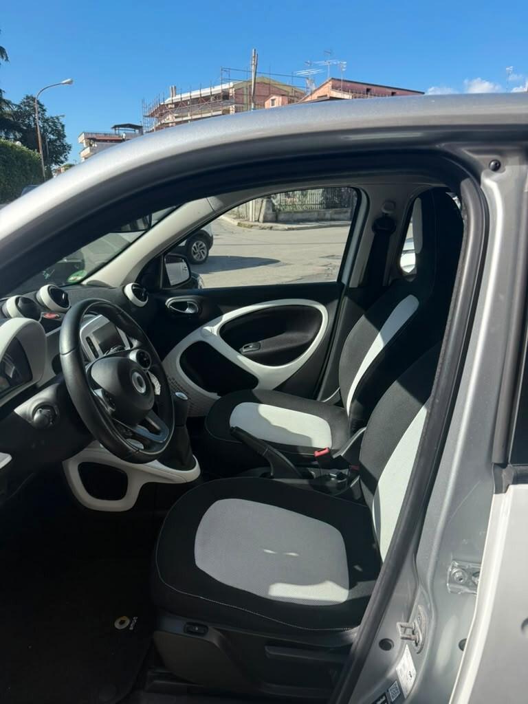 Smart ForFour 70 1.0 Passion NEOPATENTATI NAVIGATORE