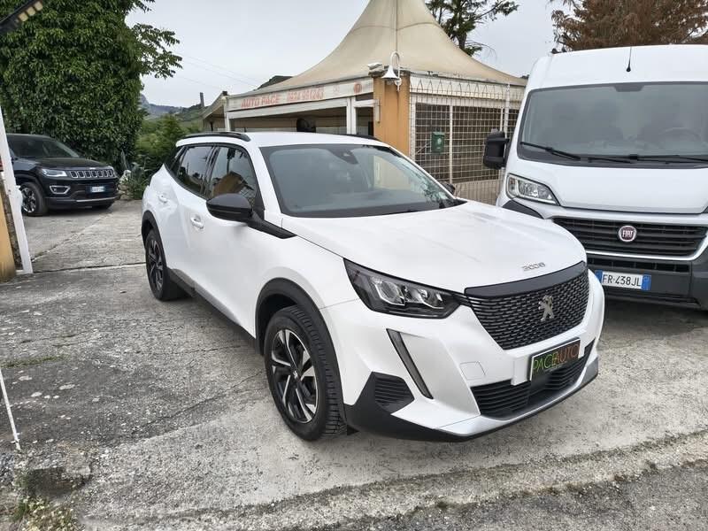 Peugeot 2008 BlueHDi 130 S&S EAT8 GT e Peugeot 2008 ALLURE 110CV