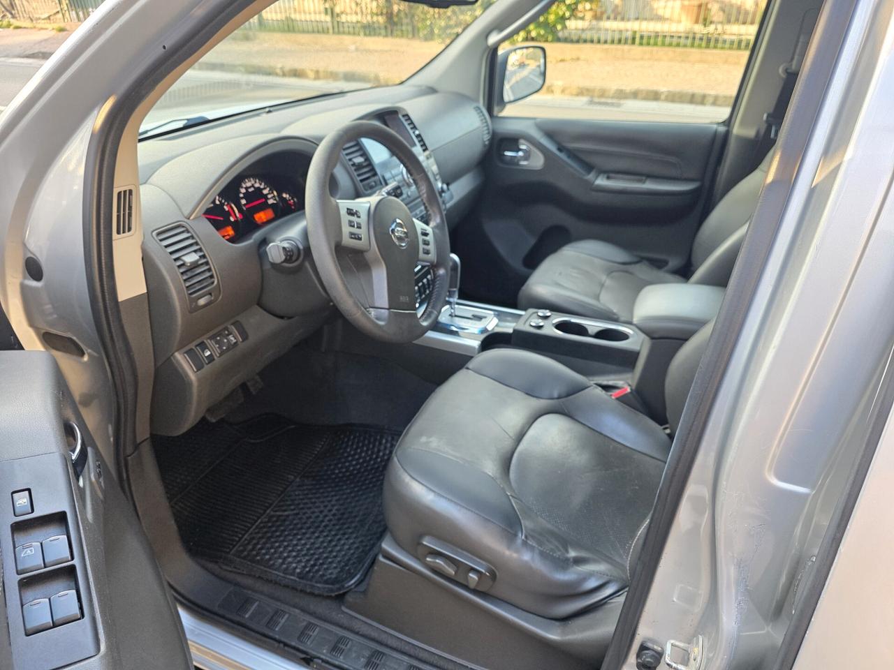 Nissan Pathfinder 2.5 dCi LE Auto 7 Posti