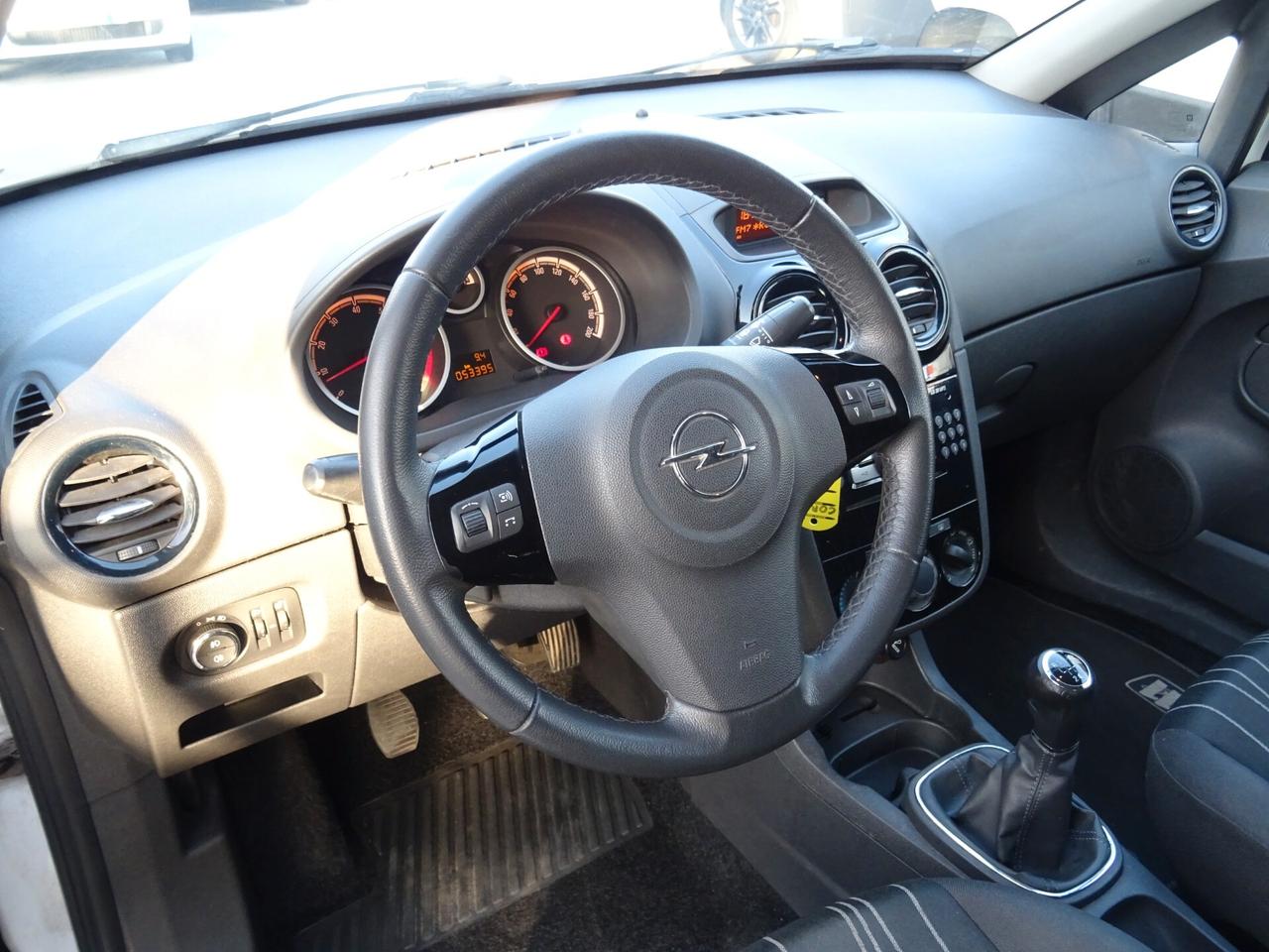 Opel Corsa 1.2 3 porte Club OK NEOPATENTATI