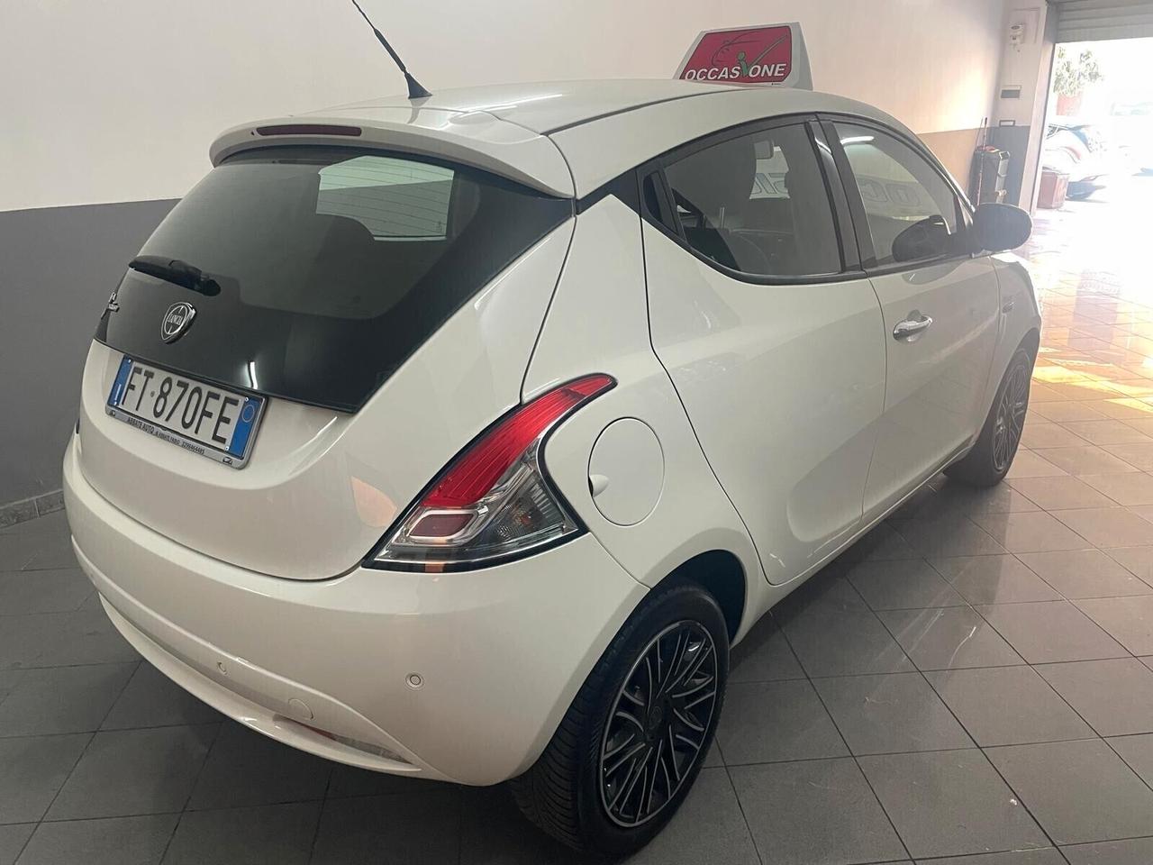 Lancia Ypsilon 1.2 69 CV 5 porte S&S Platinum