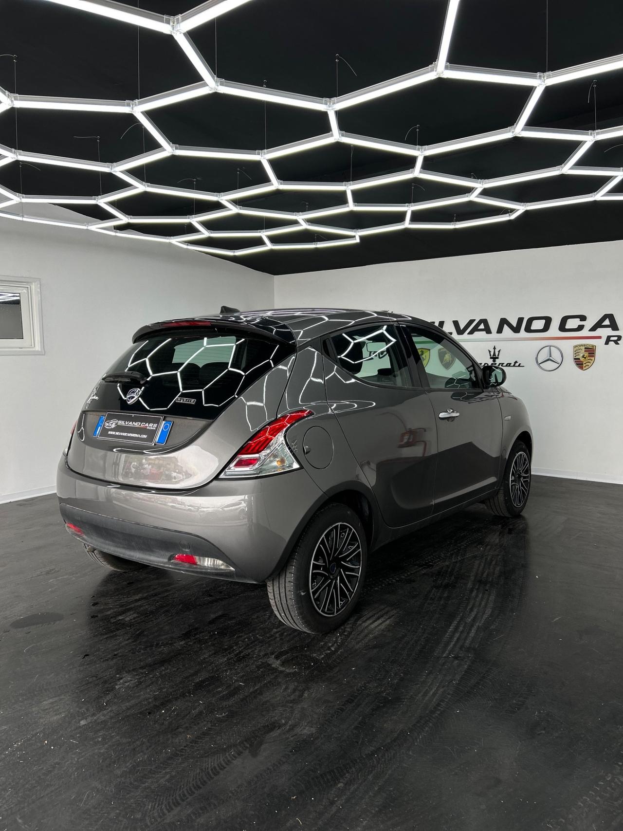 Lancia Ypsilon 1.0 FireFly 5 porte S&S Hybrid Silver Plus