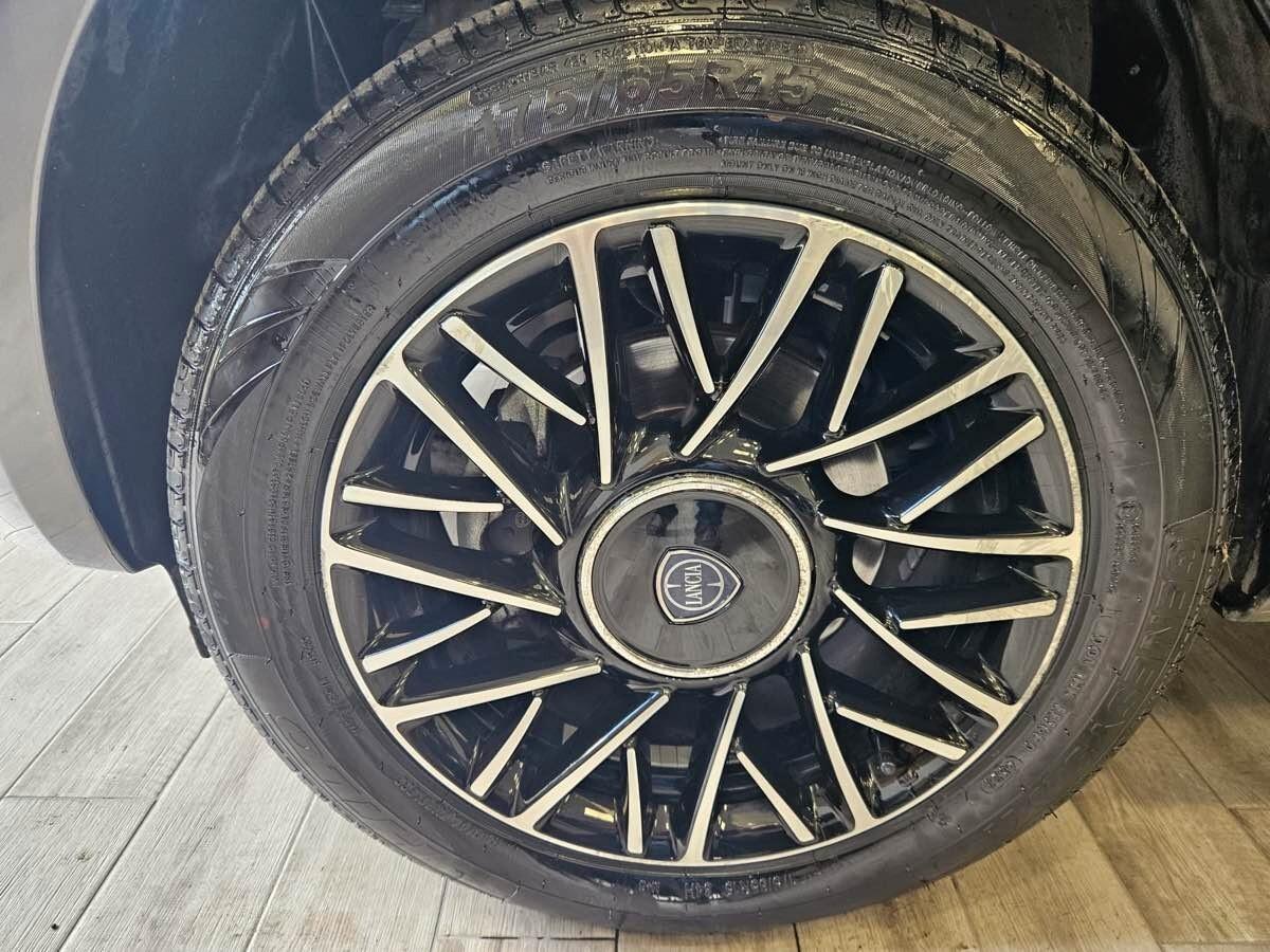 Lancia Ypsilon 0.9 TwinAir 5 porte Metano Ecochic Gold 84CV