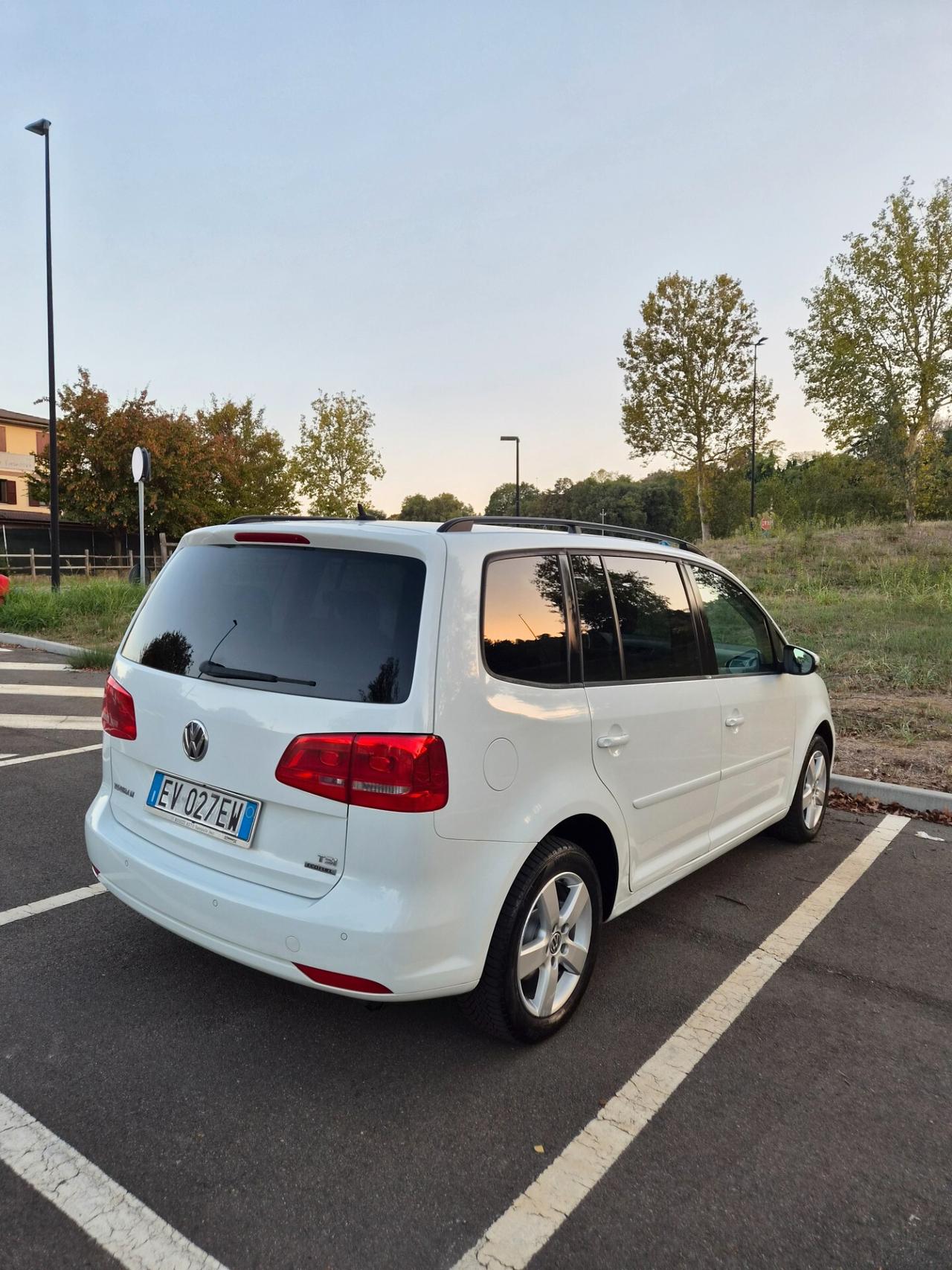 Volkswagen Touran Business 1.4 Highline EcoFuel 7 POSTI
