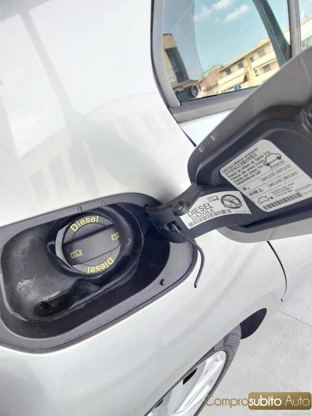 VOLKSWAGEN Golf 1.6 TDI 110 CVDSG Highline ( Garanzia 12 Mesi)