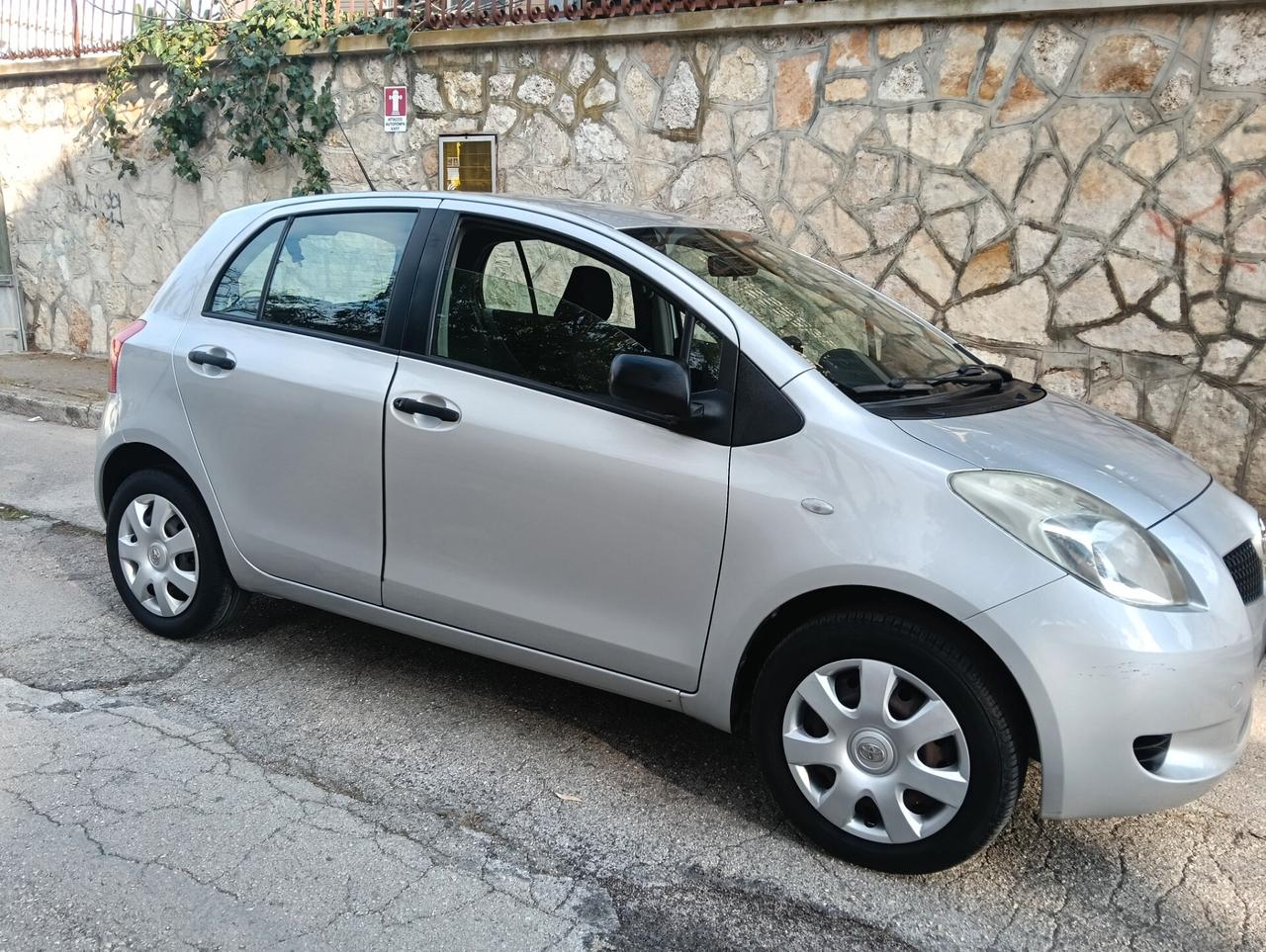 Toyota Yaris 1.0 5 porte Now km.120000 ORIG. FULL.NUOVA