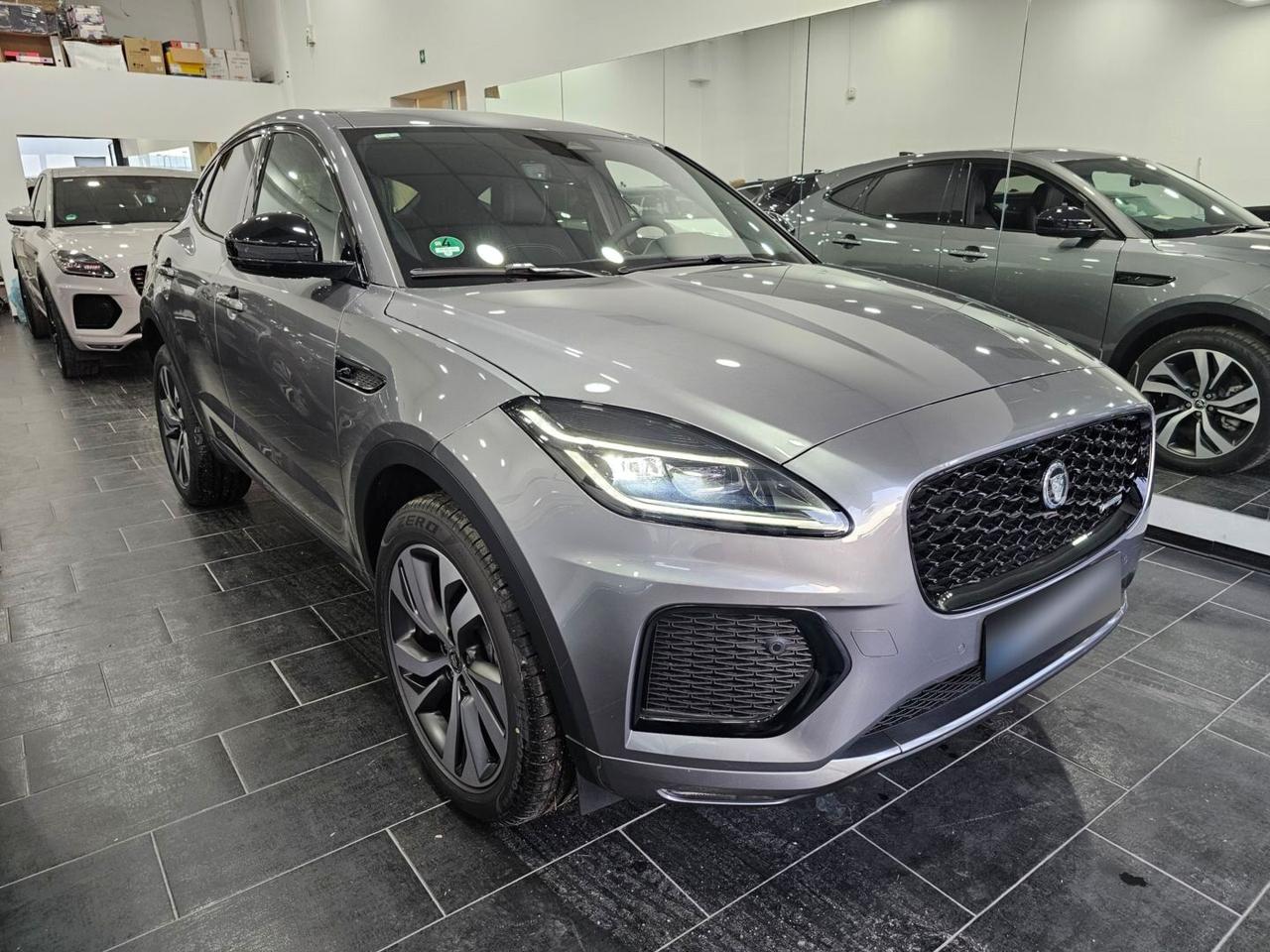 Jaguar E-Pace R-Dynamic SE Navi Camera Tetto C.20" LED BlackPack