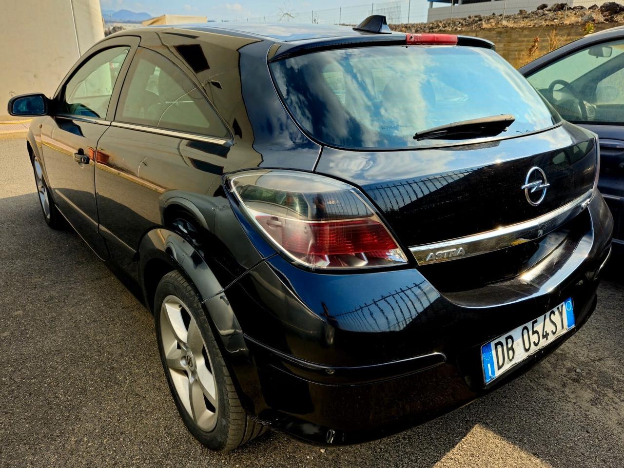 Opel Astra GTC 1.7 CDTI 101CV 3 porte Sport