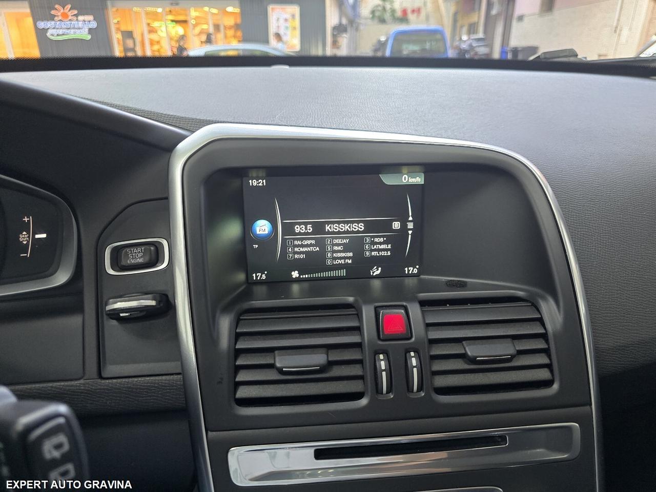 VOLVO XC60 2015 CAMBIO MANUALE 2.0 181cv PARI NUOV
