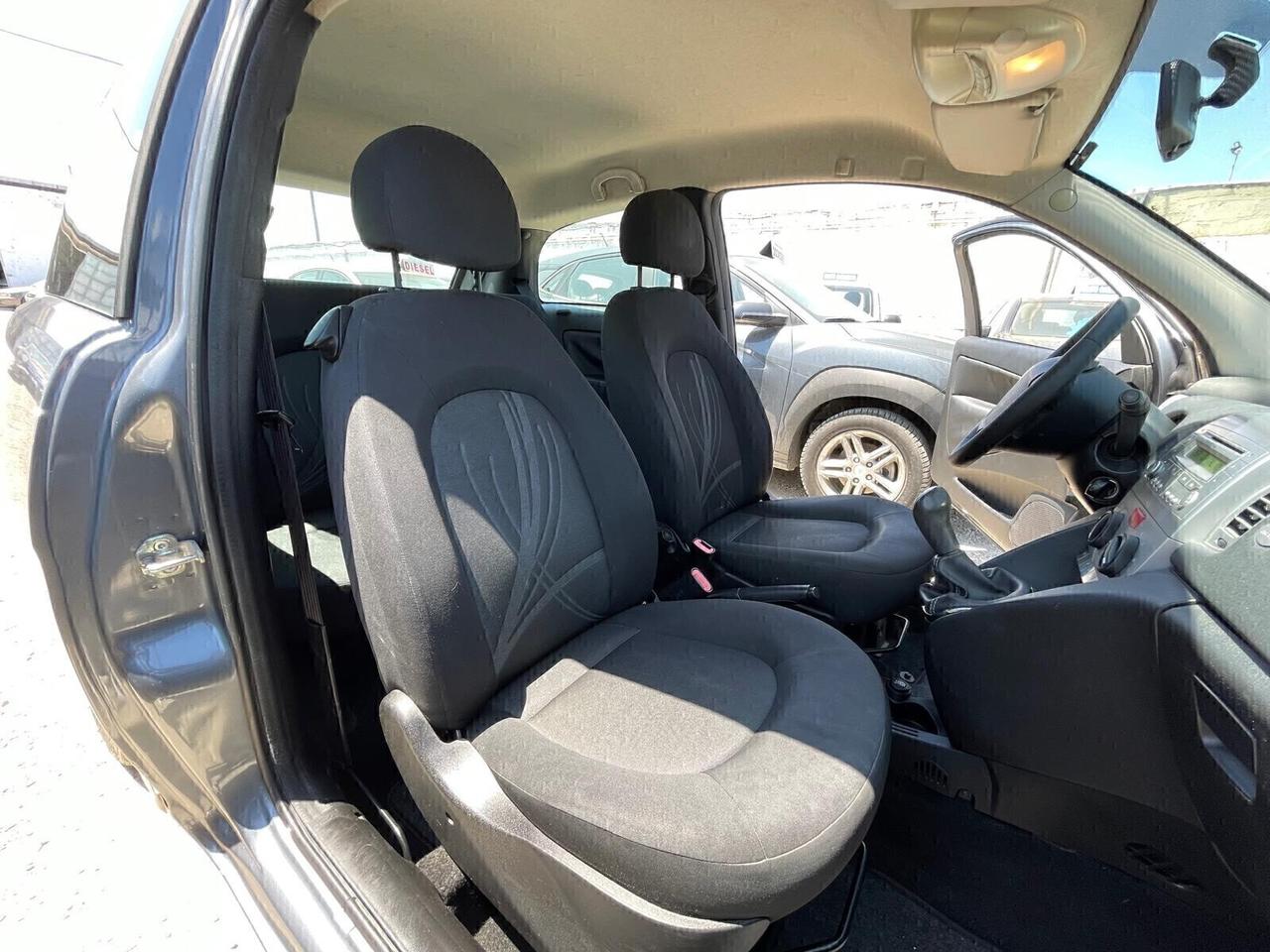 Lancia Ypsilon 1.3 MJT 75 CV Unyca