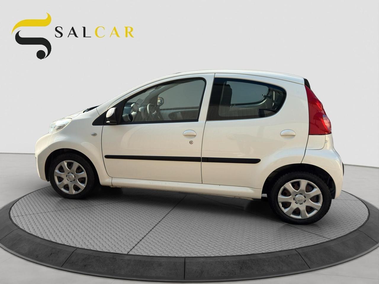 Peugeot 107 1.0 68cv 12v Active 5p automatica 2012