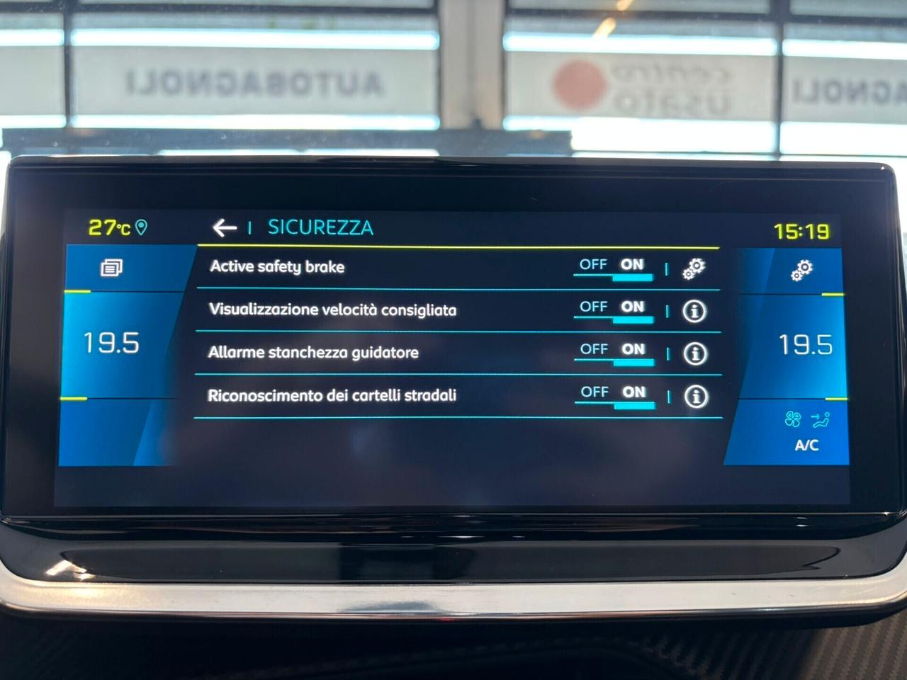 Peugeot 2008 GT LINE motore elettrico 136 CV SPOTICAR