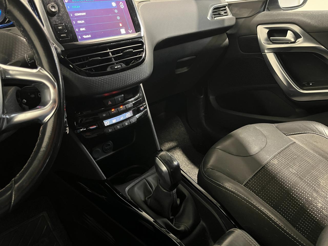 PEUGEOT 2008 1.2 PURETECH ALLURE