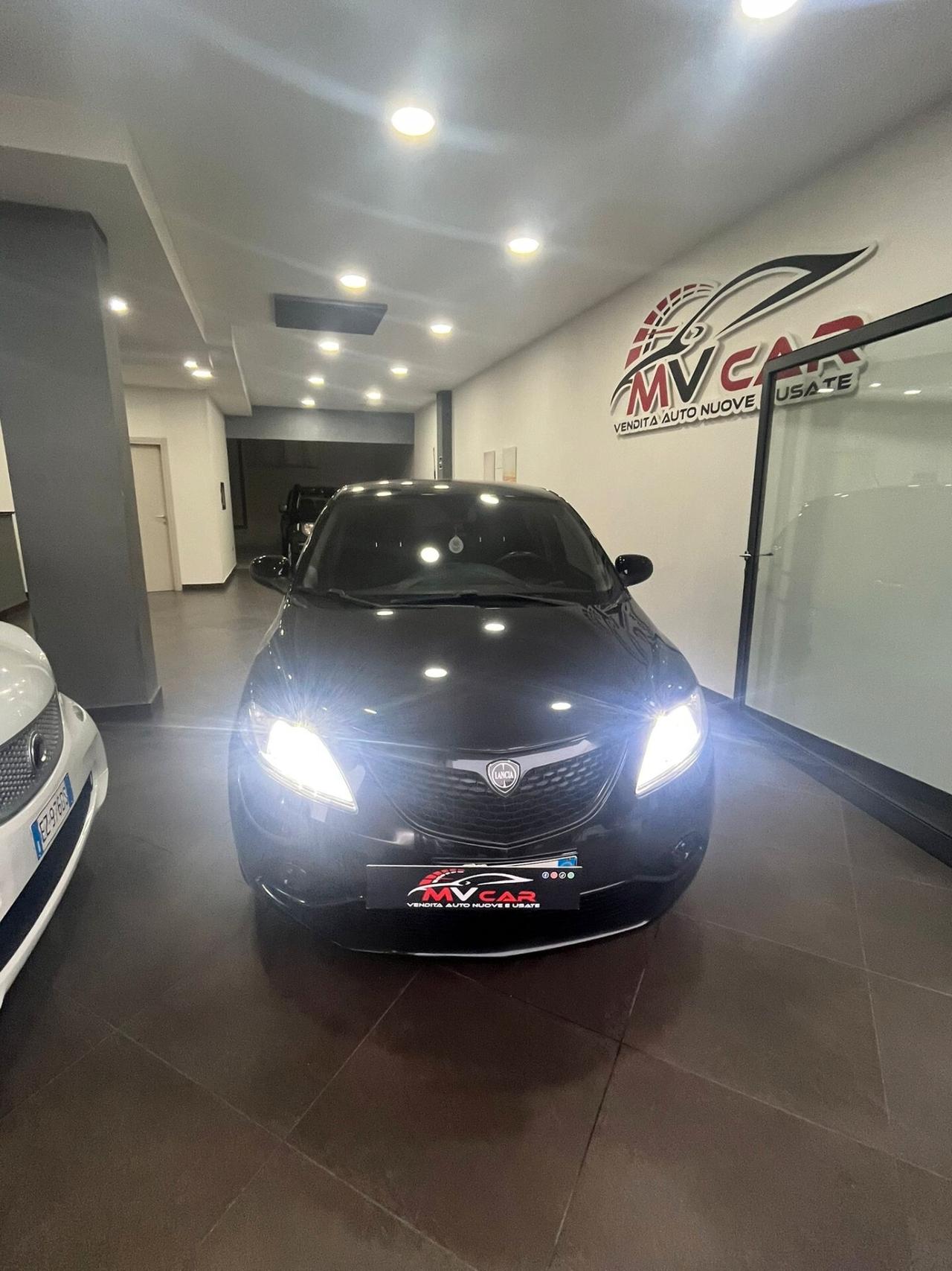 Lancia Ypsilon 1.2 69 CV 5 porte GPL Ecochic Black and Noir