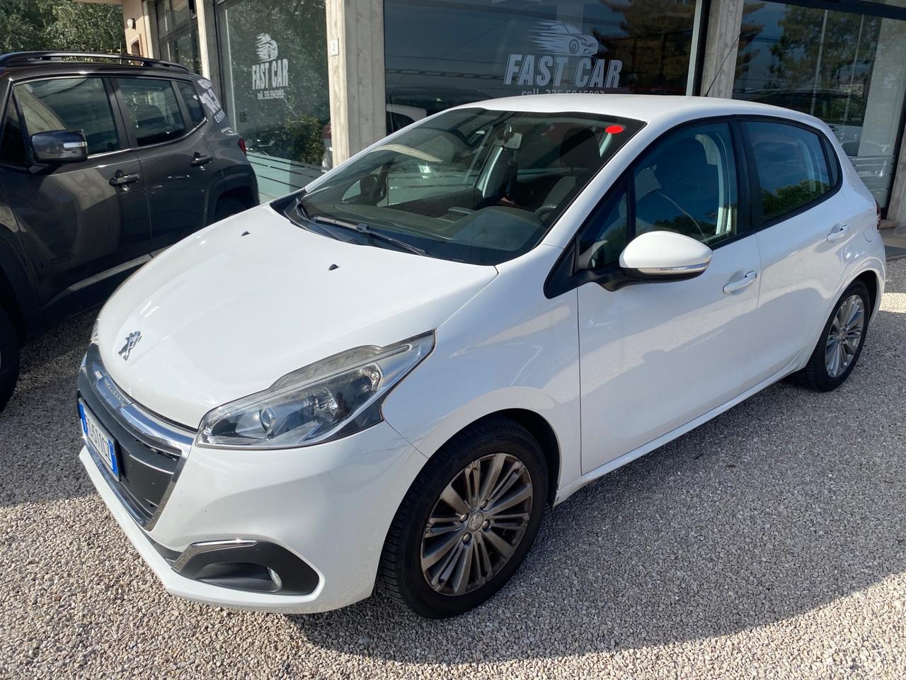 Peugeot 208 1.6 HDI 55kw NEOPATENTATI POCHI KM