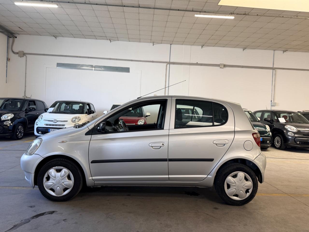 Toyota Yaris 1.0i 16V cat 5 porte Sol