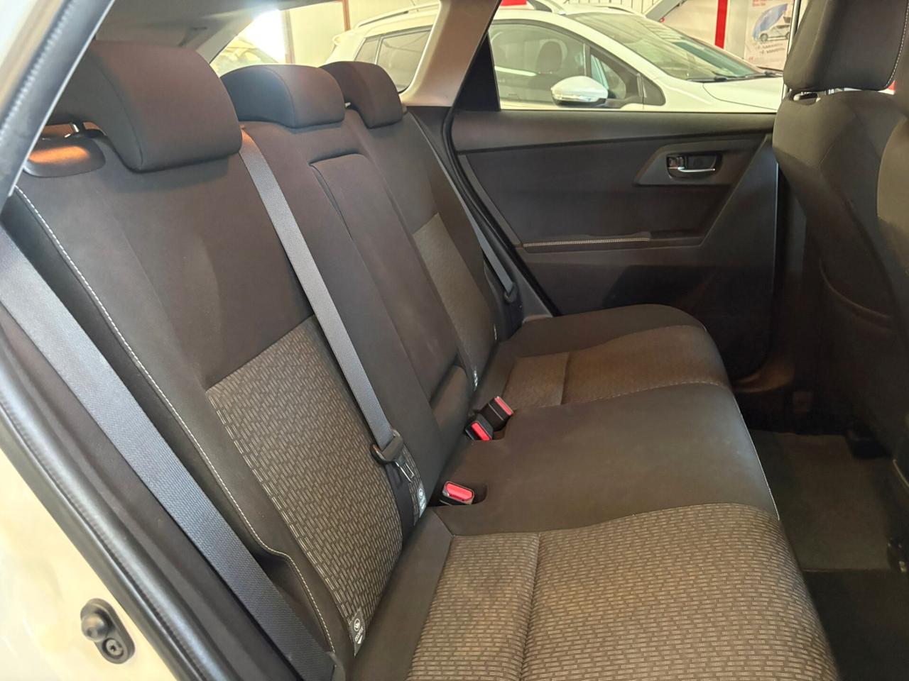 Toyota Auris Touring Sports 1.8 Hybrid Lounge