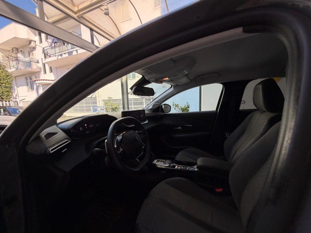 Peugeot 208 Hybrid 110 e-DCS6 Allure da €199,00 mensili