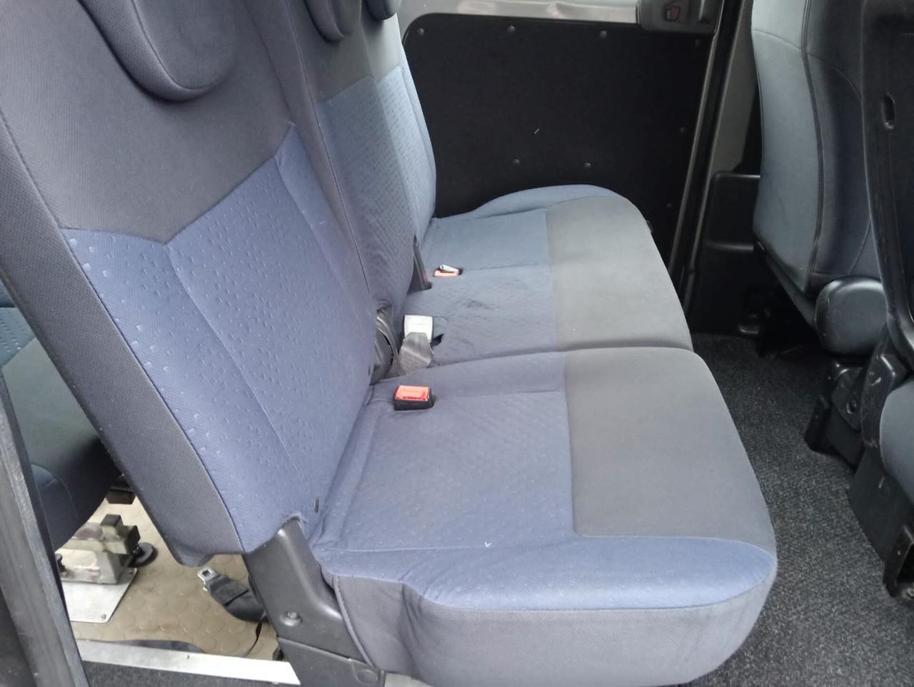 Nissan NV200 Pianale ribassato con rampa disabili in carrozzina