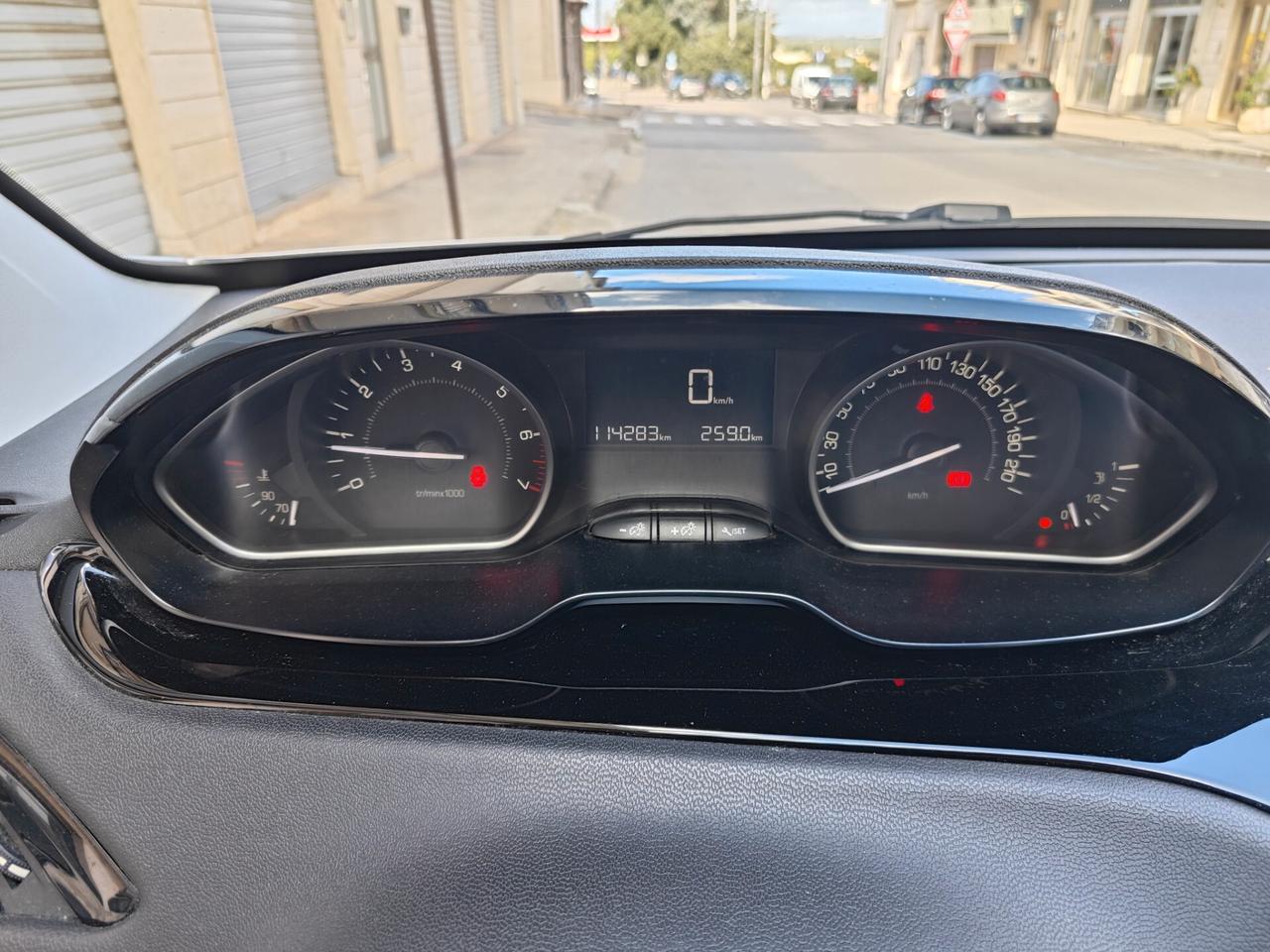 PEUGEOT 208 1.2 5 porte *MOTORE NUOVO* - 11/2018