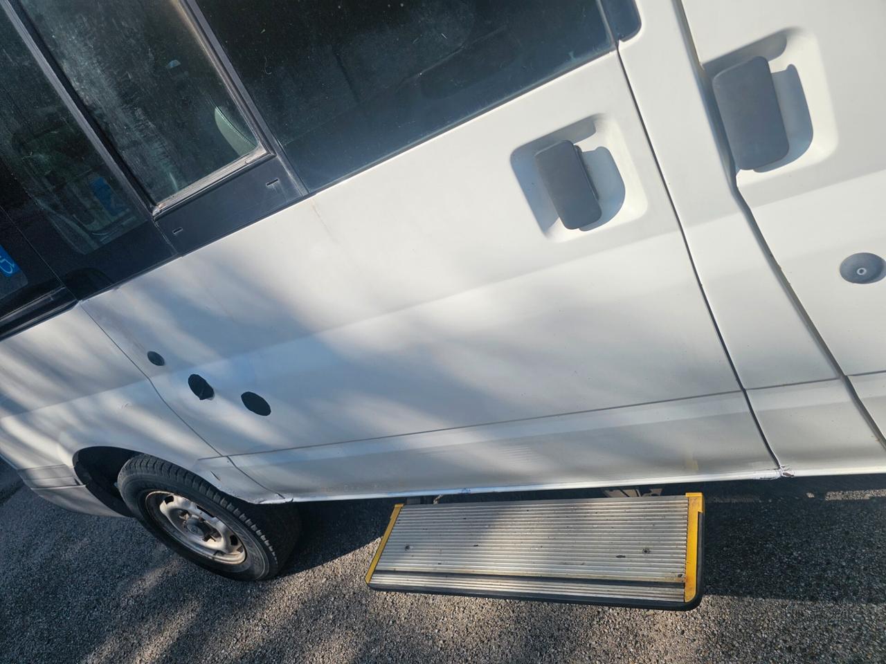 Ford Transit/Tourneo/Bus Transit 330 2.4 TD/120 cat PC Combi con pedana trasporto disabili 8 posti
