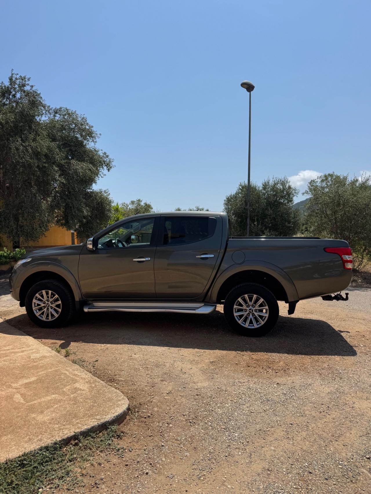 Mitsubishi L200 2.3 DID 4x4 180cv Gancio Traino