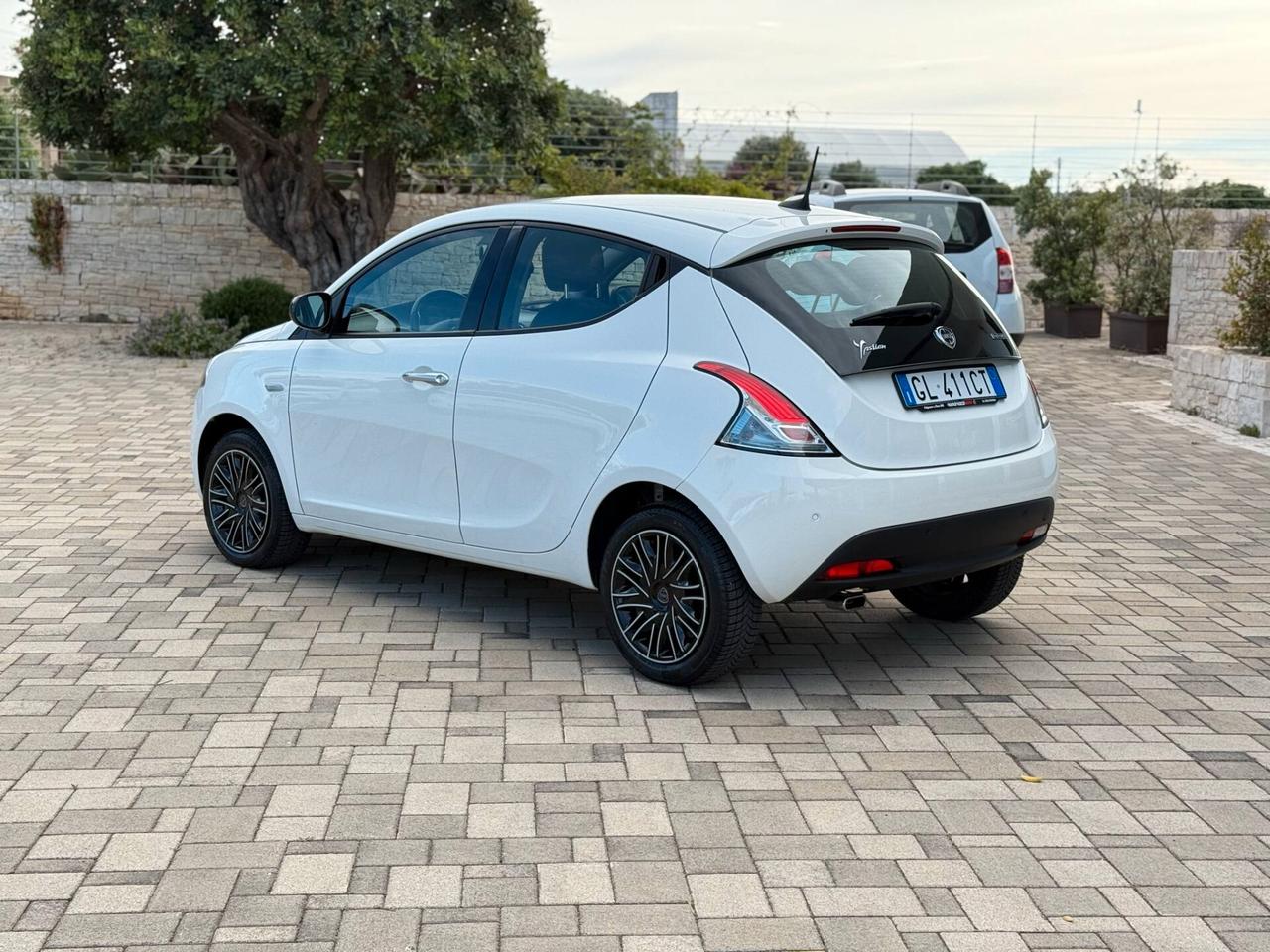 Lancia Ypsilon 1.0 FireFly 5 porte S&S Hybrid Gold