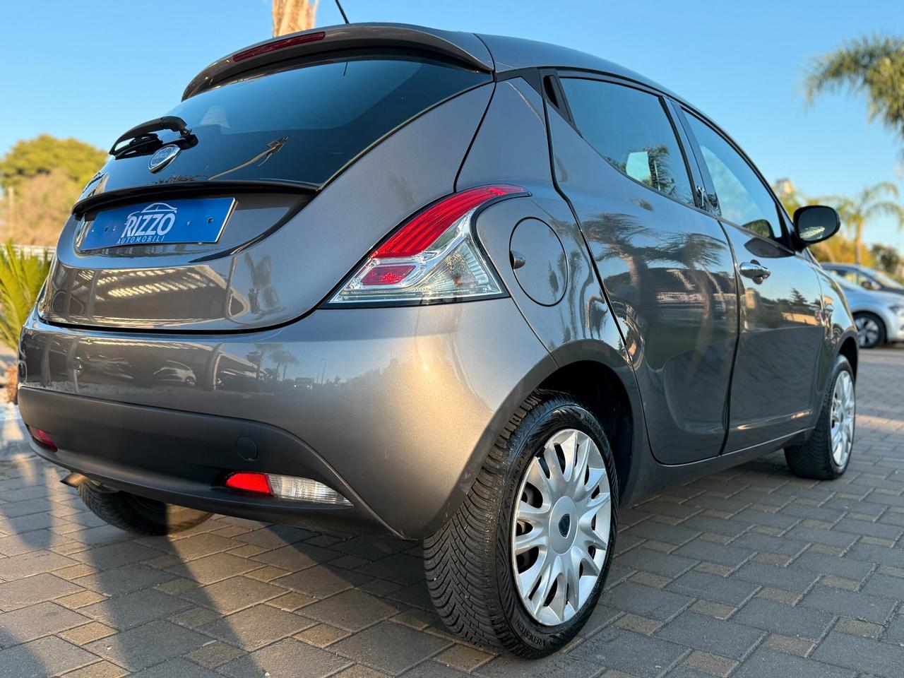 Lancia Ypsilon 1.2 69 CV 5 porte Gold