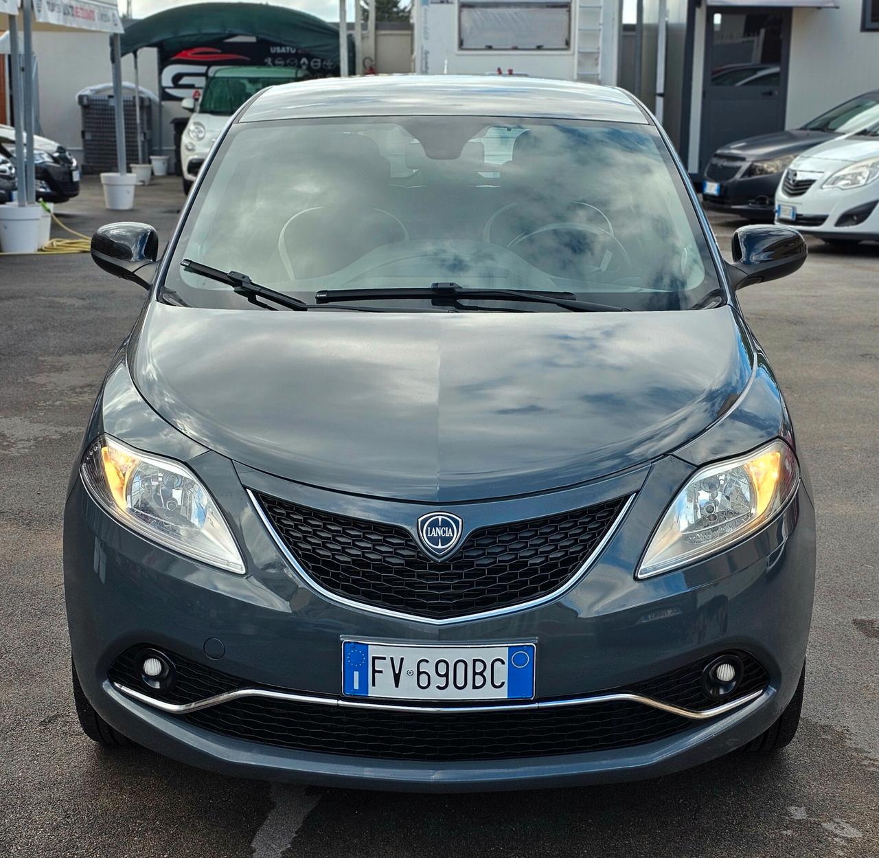 Lancia Ypsilon 0.9 TwinAir 85 CV 5 porte S&S DFN Silver