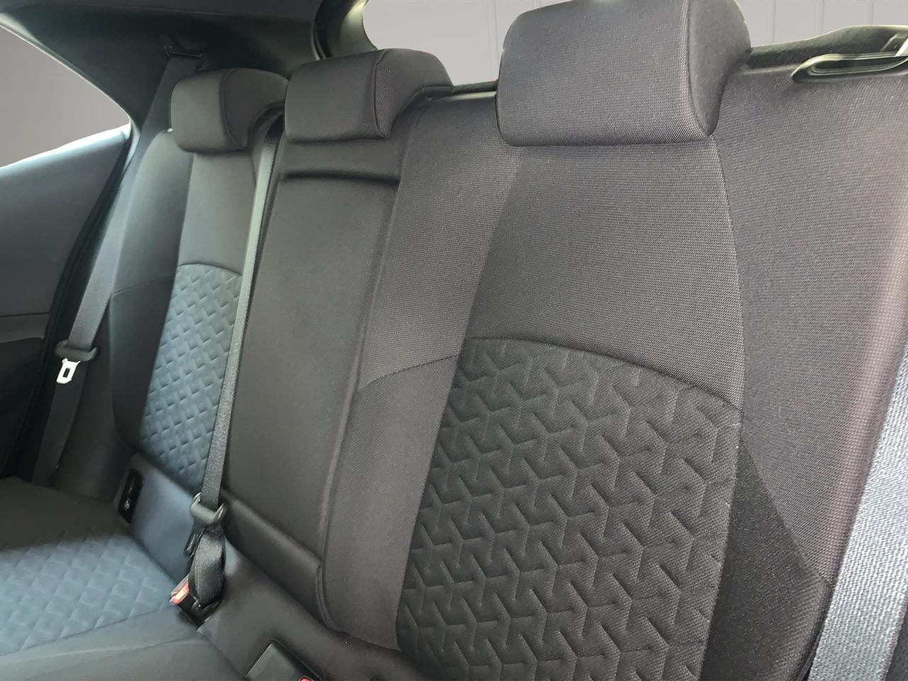 Toyota Corolla 1.8h Active cvt