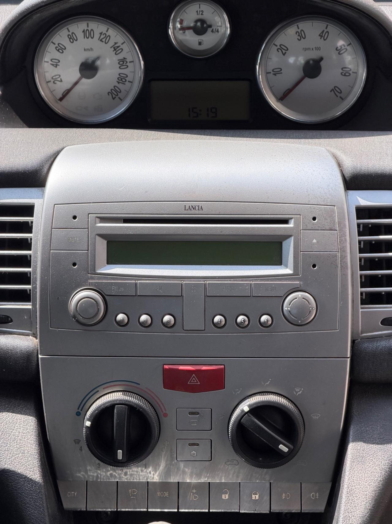 Lancia Ypsilon 1.2 B-colore- cinghia sostituita-neopatentati-Garanzia