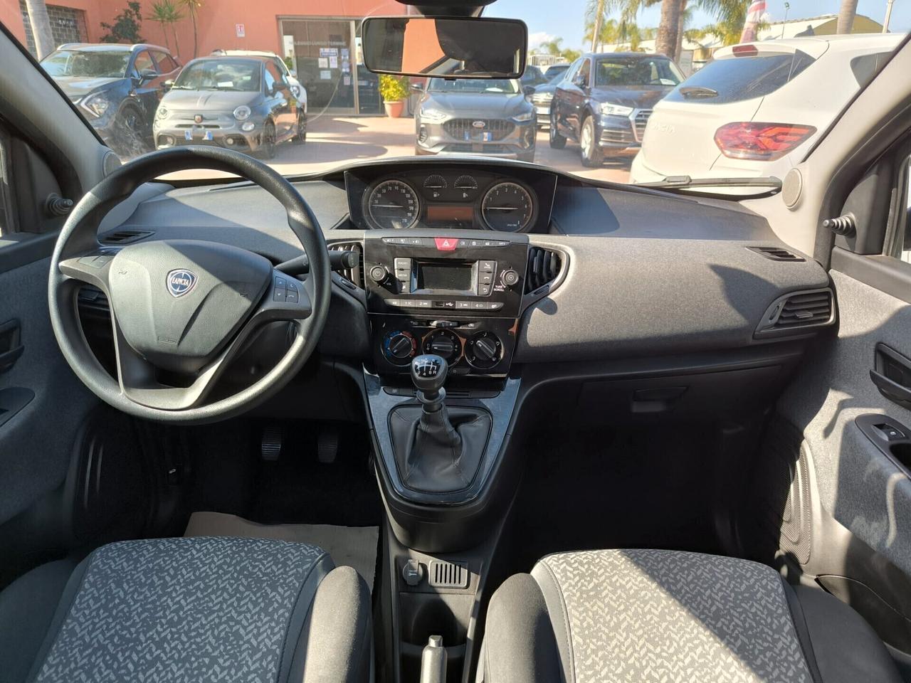 Lancia Ypsilon 1.0 FireFly 5 porte S&S Hybrid Ecochic Silver