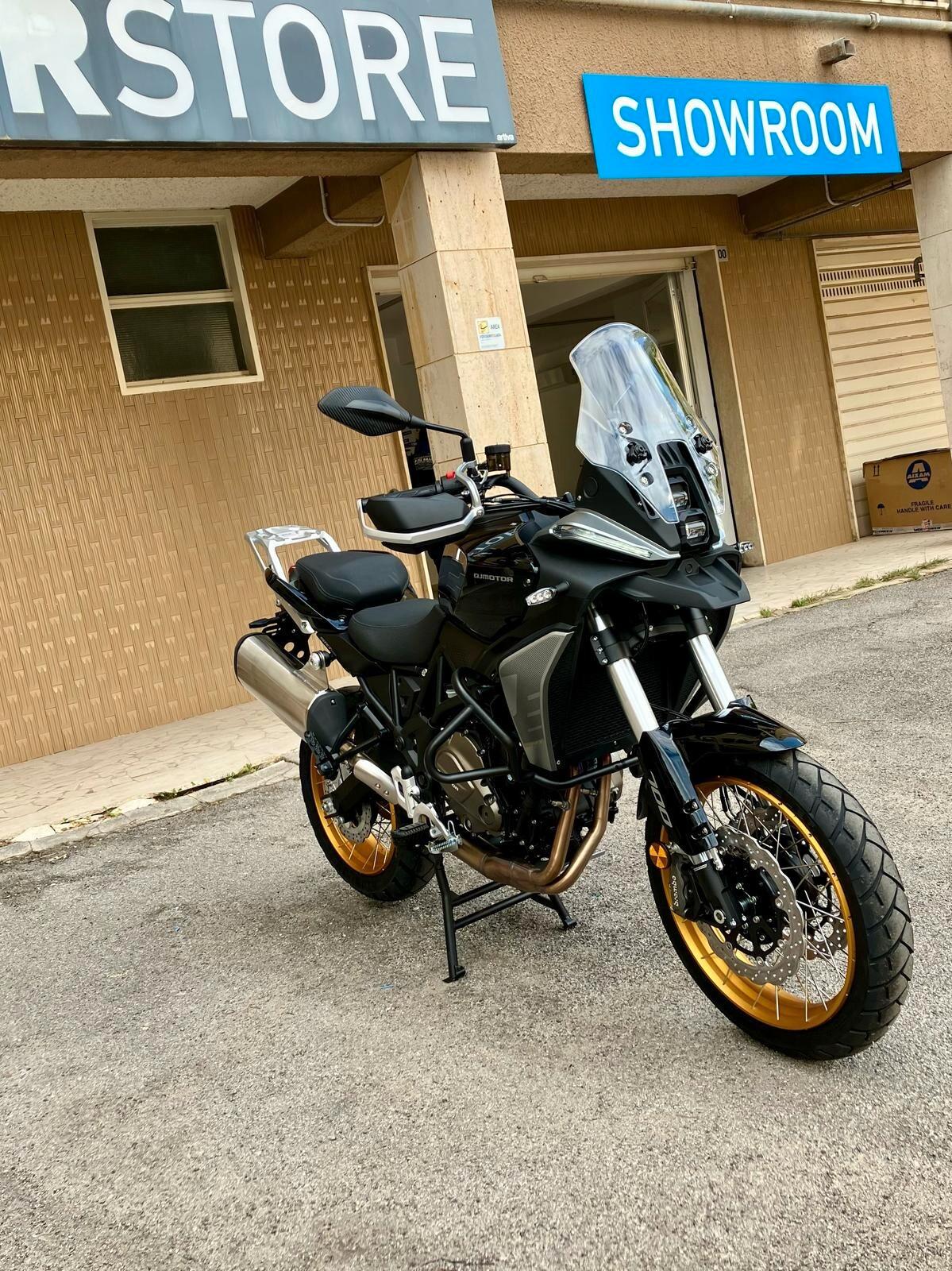 QJ MOTOR SRT 700 SX