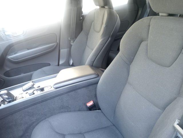 VOLVO XC60 B4 (d) Geartronic Momentum HYBRID/DIESEL
