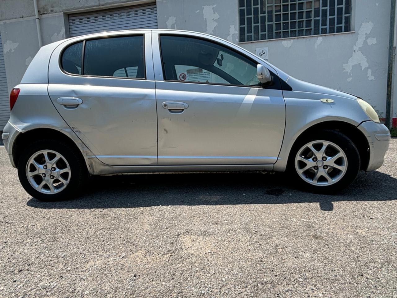 Toyota Yaris 1.0i 16V cat 5 porte