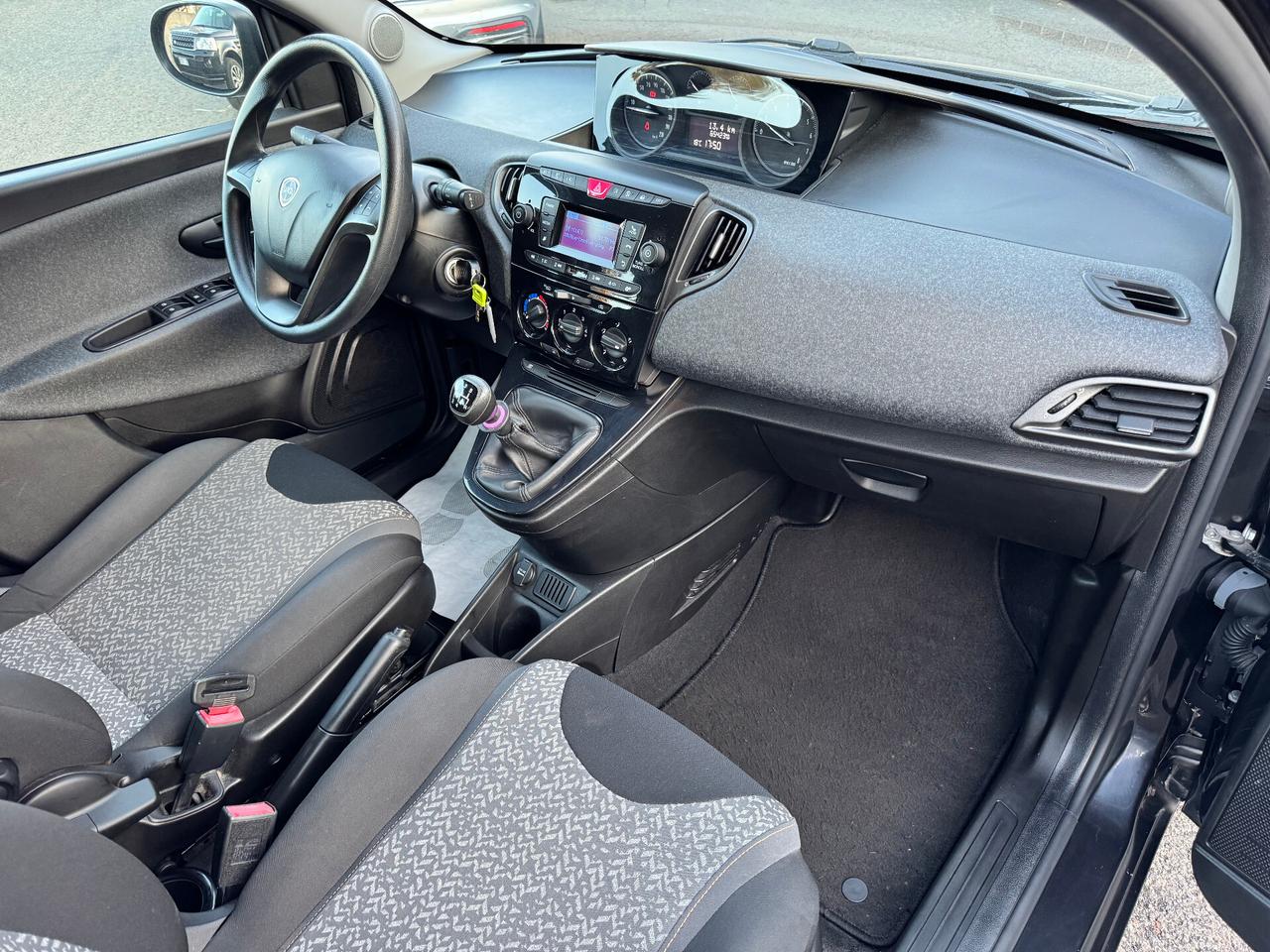 Lancia Ypsilon 1.2 69 CV 5 porte Platinum