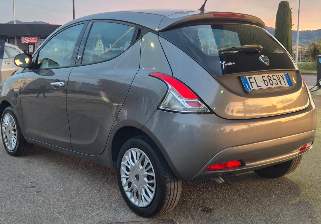 Lancia Ypsilon 1.2 69 CV 5 porte Silver