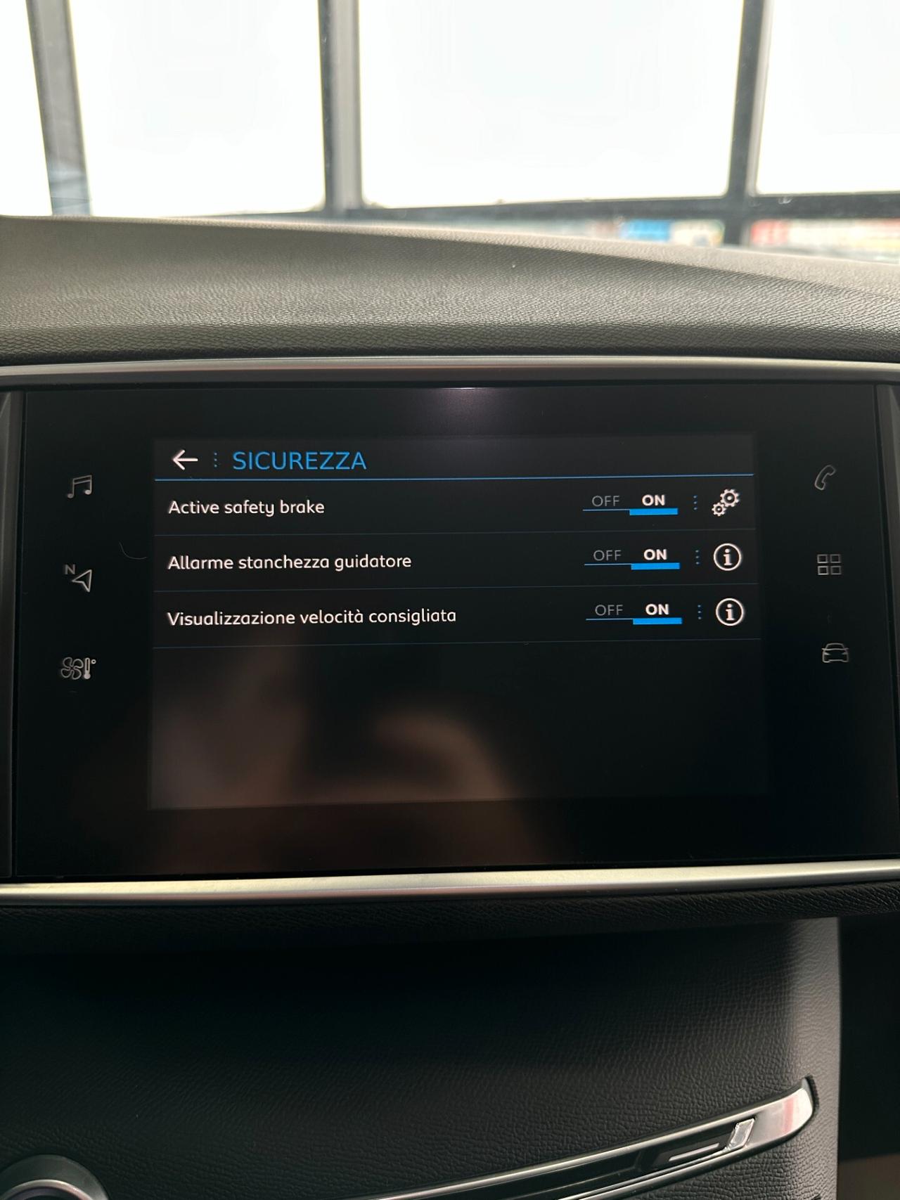 Peugeot 308 1.5 131cv CarPlay SensoriTelecamera Finanziabile